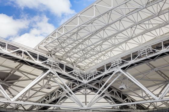 আবহাওয়া প্রতিরোধী ইস্পাত কাঠামো ট্রাস, যা বোল্ট বা ওয়েল্ডিং দ্বারা স্থাপন করা যায় এবং ছাদের ঢাল কাস্টমাইজ করা যায়