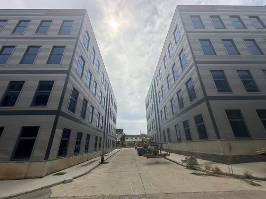 ছাদের স্যান্ডউইচ প্যানেলের জন্য গ্যালভানাইজড স্টিল কাঠামো Q235B Q345B Q355B