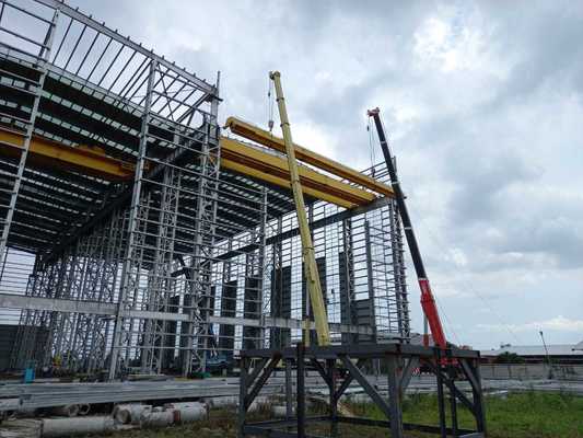 হালকা ইস্পাত Q355 প্রধান কাঠামো এবং সংক্ষিপ্ত নির্মাণ সময় সঙ্গে 9 পয়েন্ট ইস্পাত কাঠামো কর্মশালা